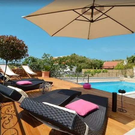 Vila Golden View *
