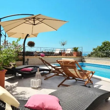 Golden View Vila *
