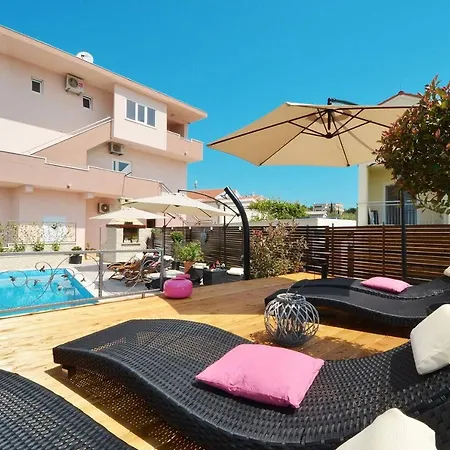 Vila Golden View *